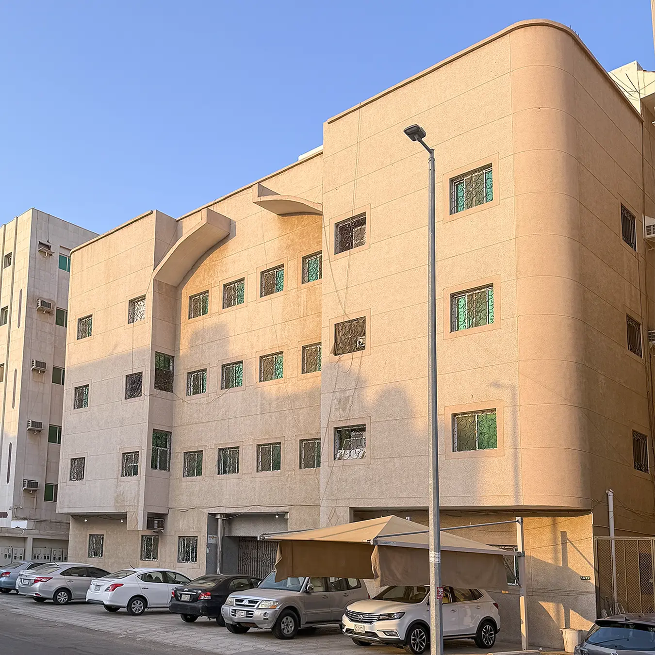 مركز العواجي التجاري السكني